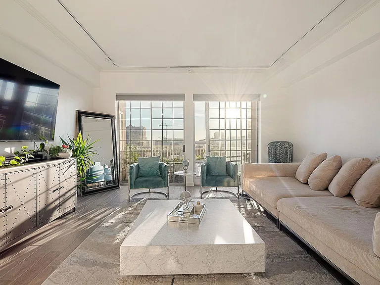 3225 Turtle Creek Blvd #814 — Photo 1