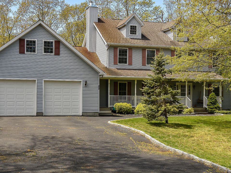 1st image of 22 Bay Woods Dr