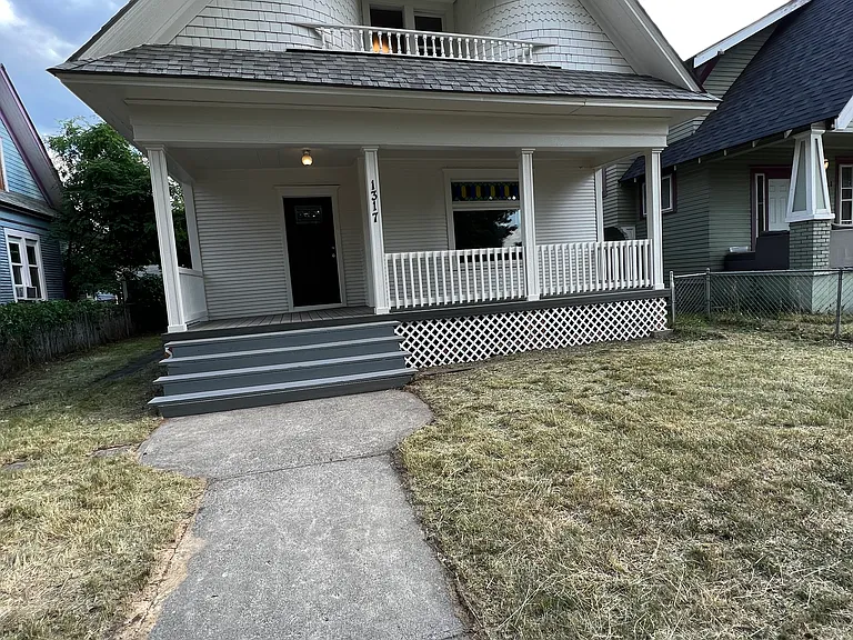 W Augusta Ave — Photo 10