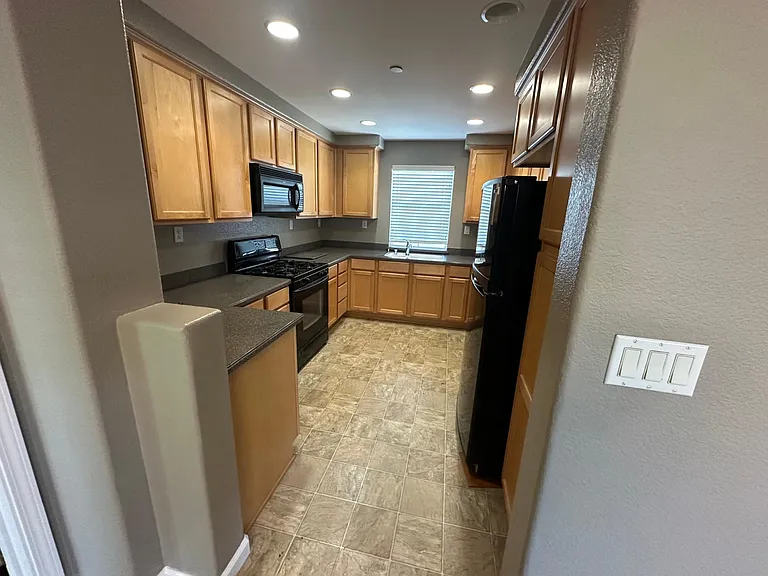 1502 Esplanade Cir — Photo 2