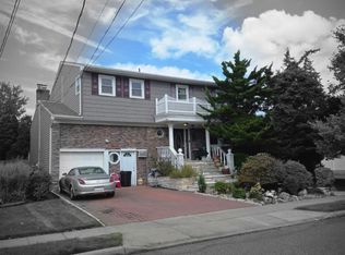 542 Hemlock Drive, Cedarhurst, NY 11516