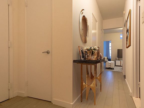 4th image of 210 E 38th St #D