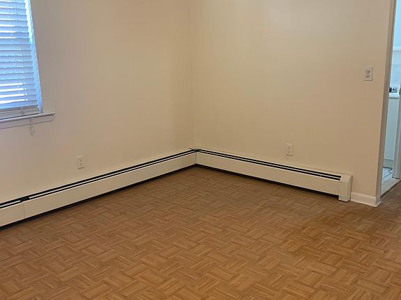 4th image of 10 Wilbur St