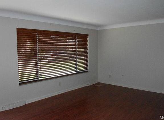 2nd image of 2085 Saint Louis St