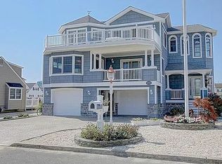 272 W 13th St, Ship Bottom, NJ 08008