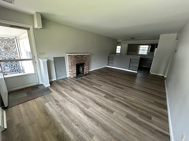 2 bed, 1000 sqft, $1,500 — Photo 2