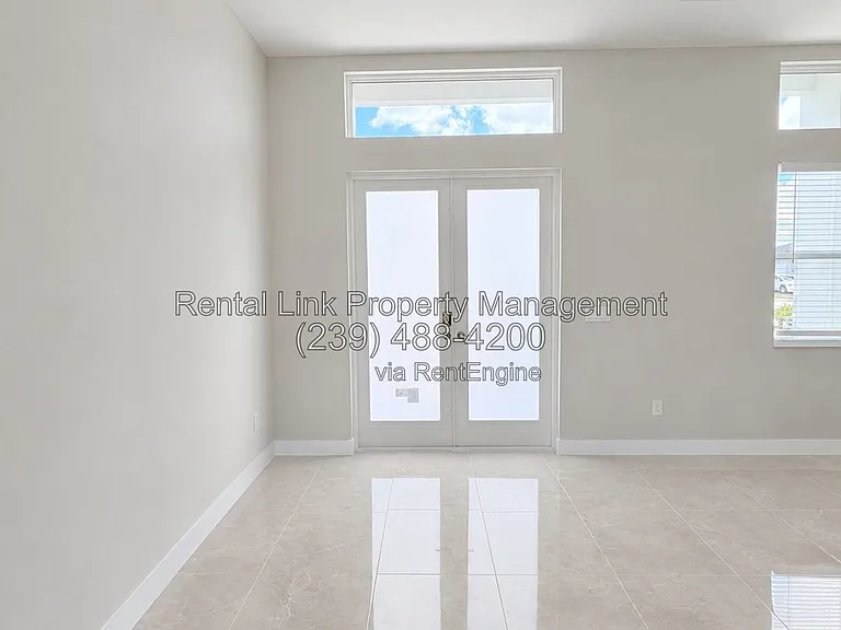 2116 NE 22nd Ave — Photo 3