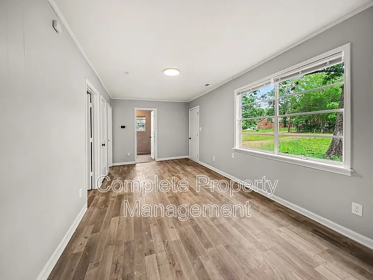 1900 Saint Charles Ave SW — Photo 9