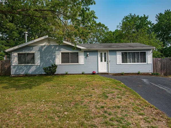 47 Riviera Drive, Selden, NY 11784