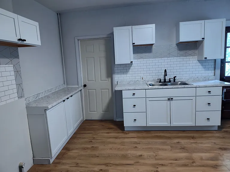914 W Locust St #1 — Photo 7