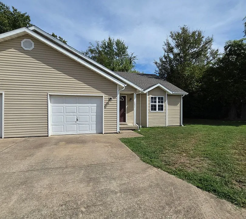 1221 Peters Ave
