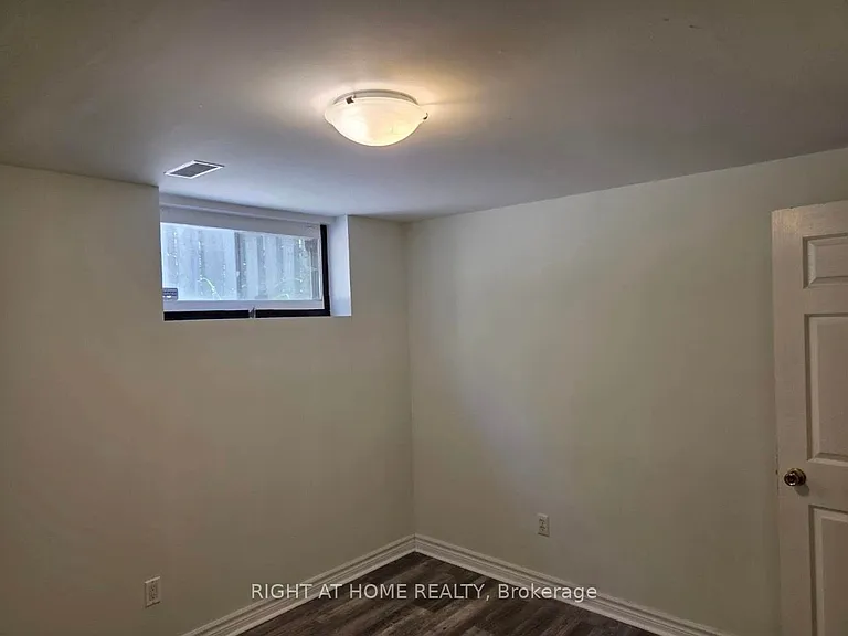 1010 Bloor St — Photo 7