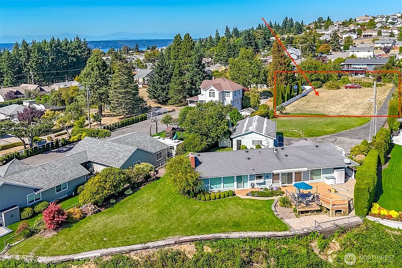 2nd image of 4516 Browns Point Boulevard NE