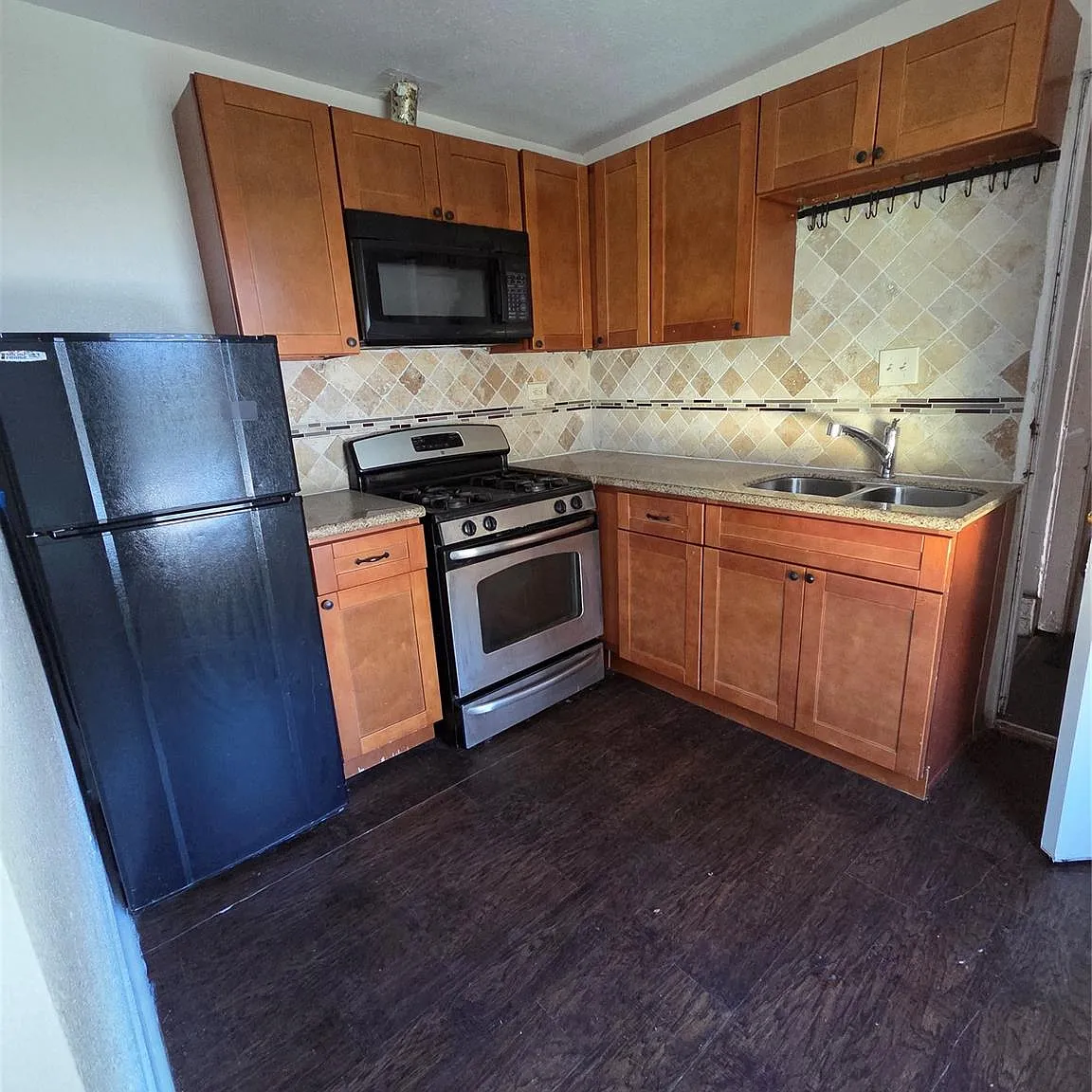 1 bed, 1.0 bath, 600 sqft, $850 — Photo 2