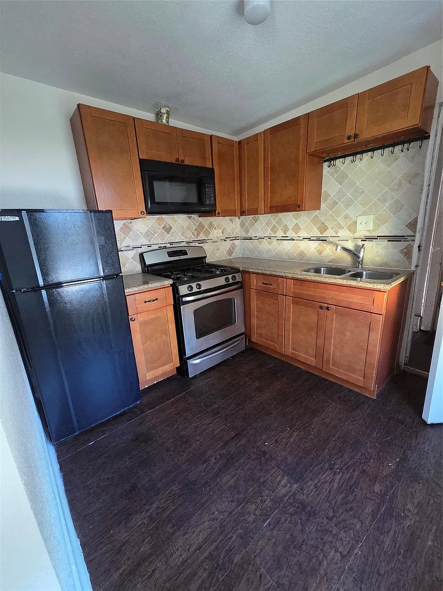 Building Photo - 302 71st St #2