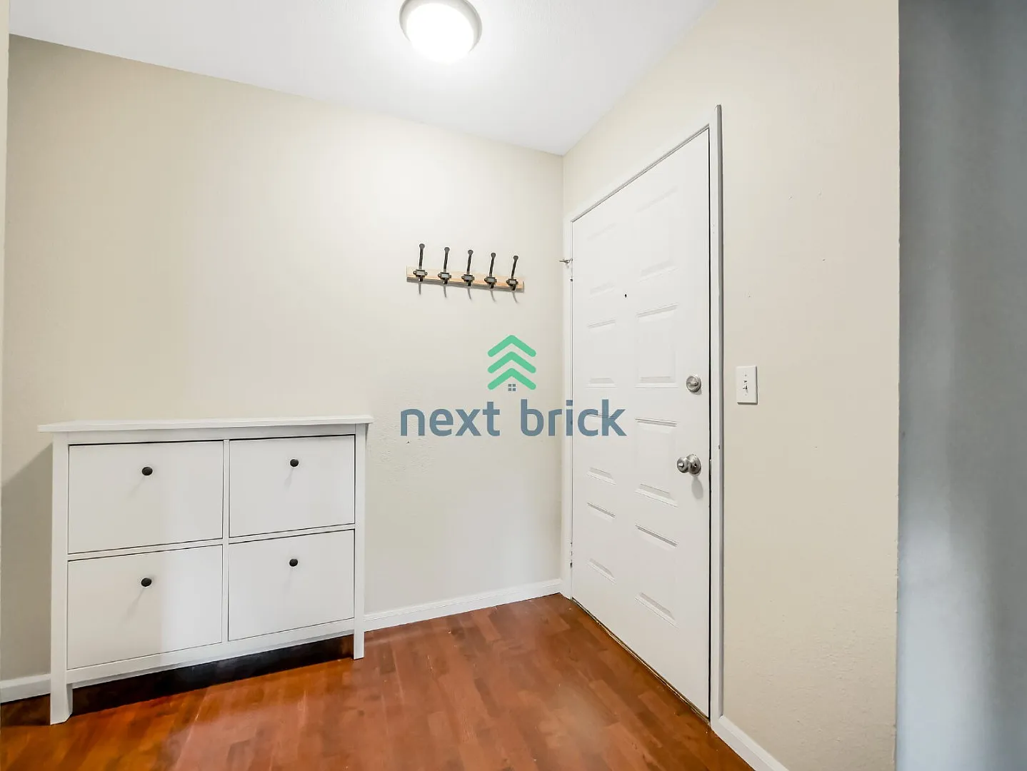 "Chic 2-Bed, 2-Bath Bellevue Retreat with 962 Sq Ft of Modern Living!" — Photo 2