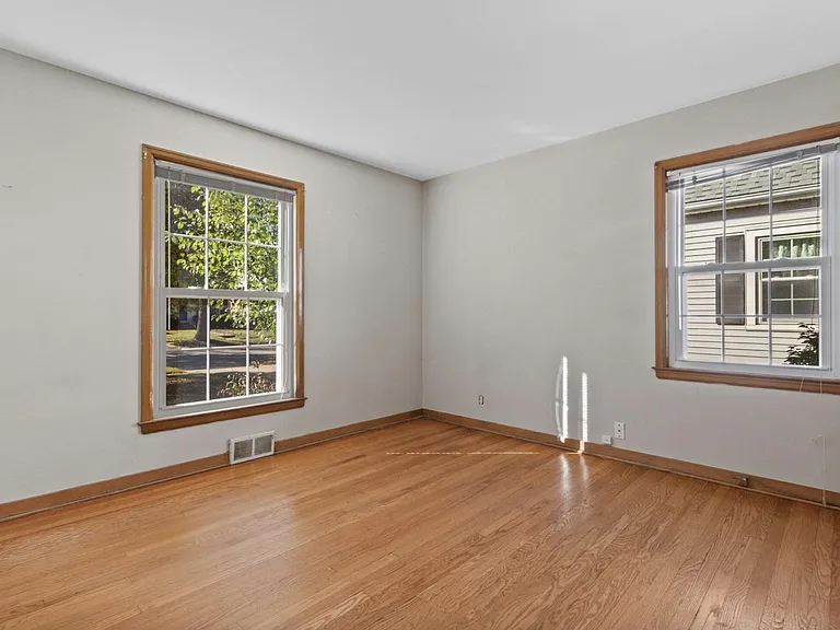 4918 N Berkeley Blvd — Photo 14