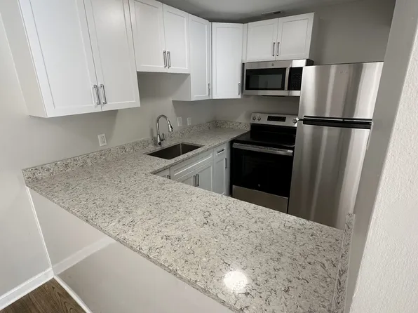 105 Berry St APT 8, Orange, VA 22960