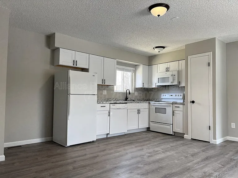 2458 E Willamette Ave — Photo 6