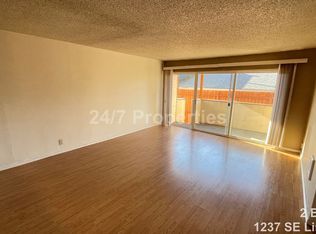 1237 SE Linn St APT 4, Portland, OR 97202