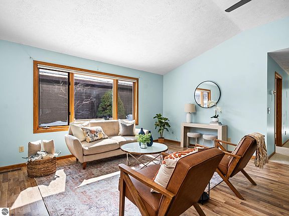 2nd image of 2189 Hammond Pl E #57