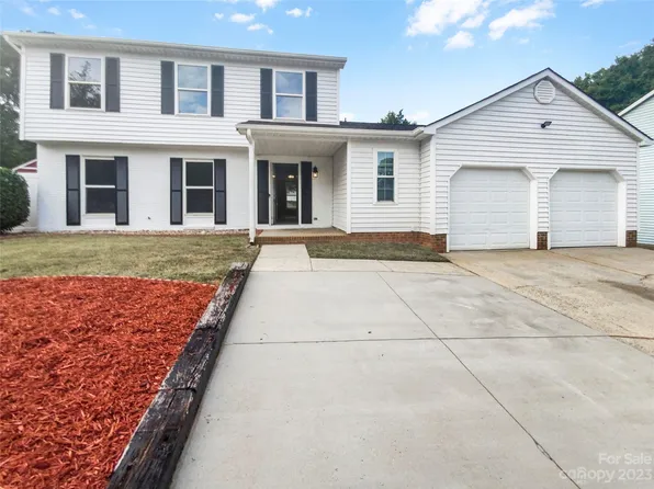 9305 Pondside Ln, Charlotte, NC 28213