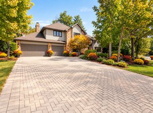 999 S Butternut Cir, Frankfort, IL 60423