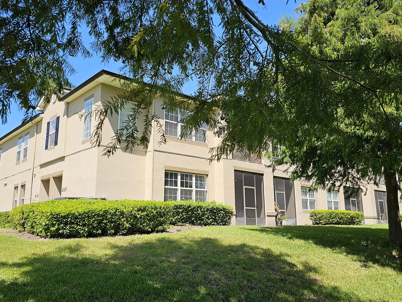 3 bed, 1250 sqft, $1,850 — Photo 1