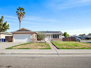 696 Wood Ln, Lemoore, CA 93245