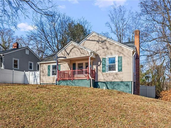 2nd image of 410 Circle Dr