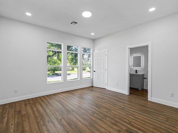 4th image of 2023 Bosque Blvd