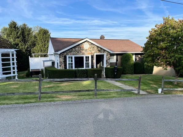 42 7th St, Uniontown, PA 15401