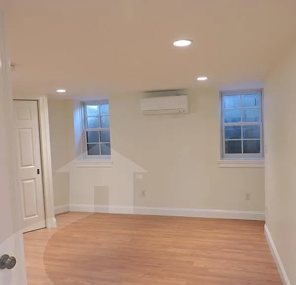 147 Webster Ave — Photo 2