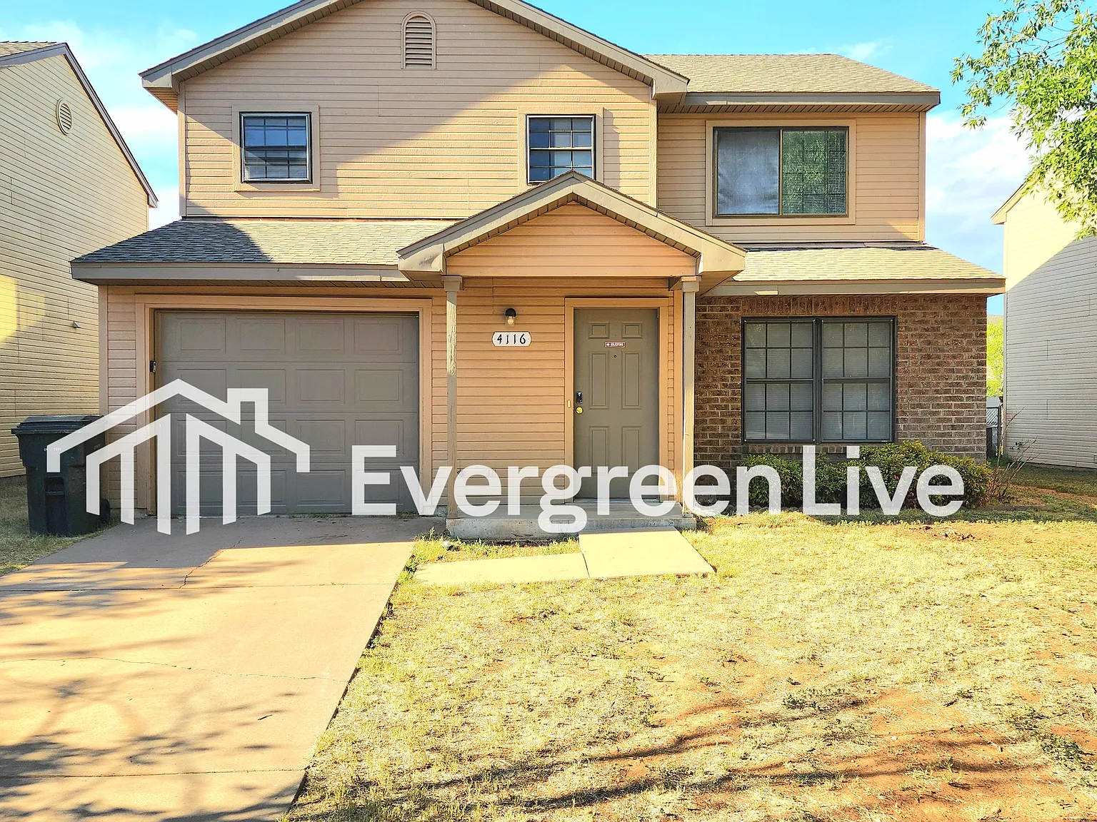 4 bed, 2.5 bath, 1390 sqft, $1,345 — Photo 1