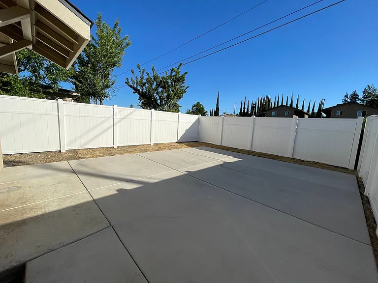 327 Franci St #A — Photo 16