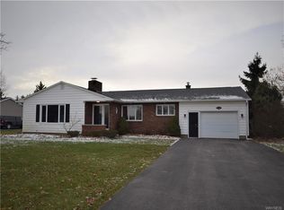 6548 Heather Dr, Lockport, NY 14094