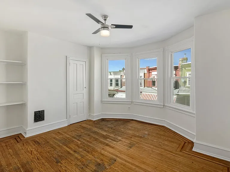5326 Addison St — Photo 11