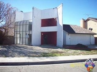 1532 W Newgrove St, Lancaster, CA 93534