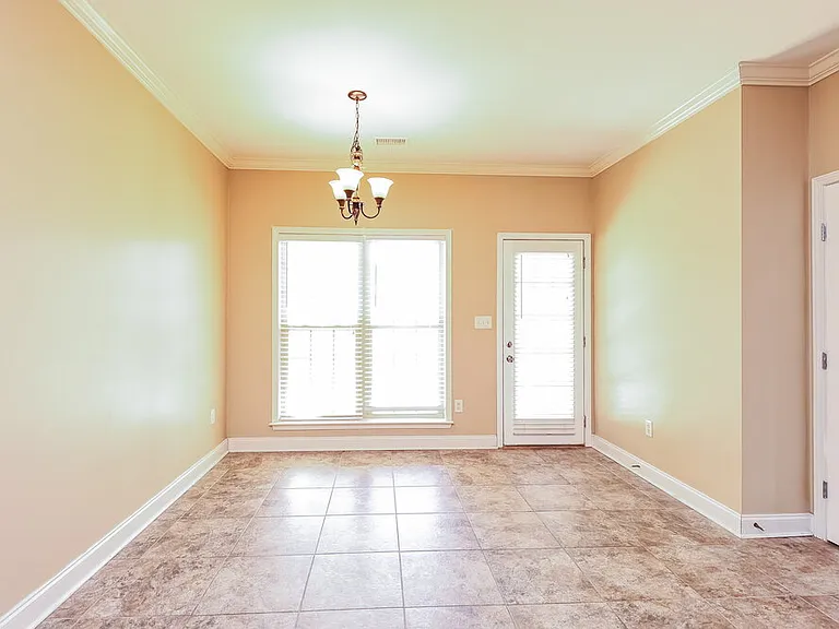 2045 Highview Way — Photo 9