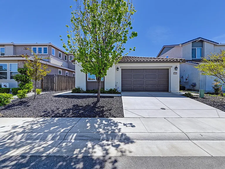 5088 Moonraker Ln — Photo 1