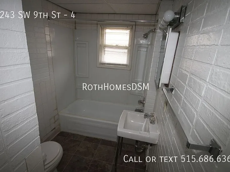 2243 SW 9th St #4 — Photo 2