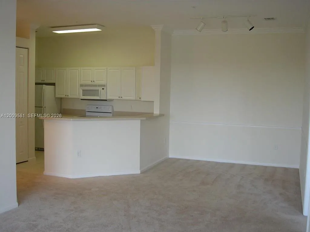 2 bed, 1170 sqft, $2,400 — Photo 4