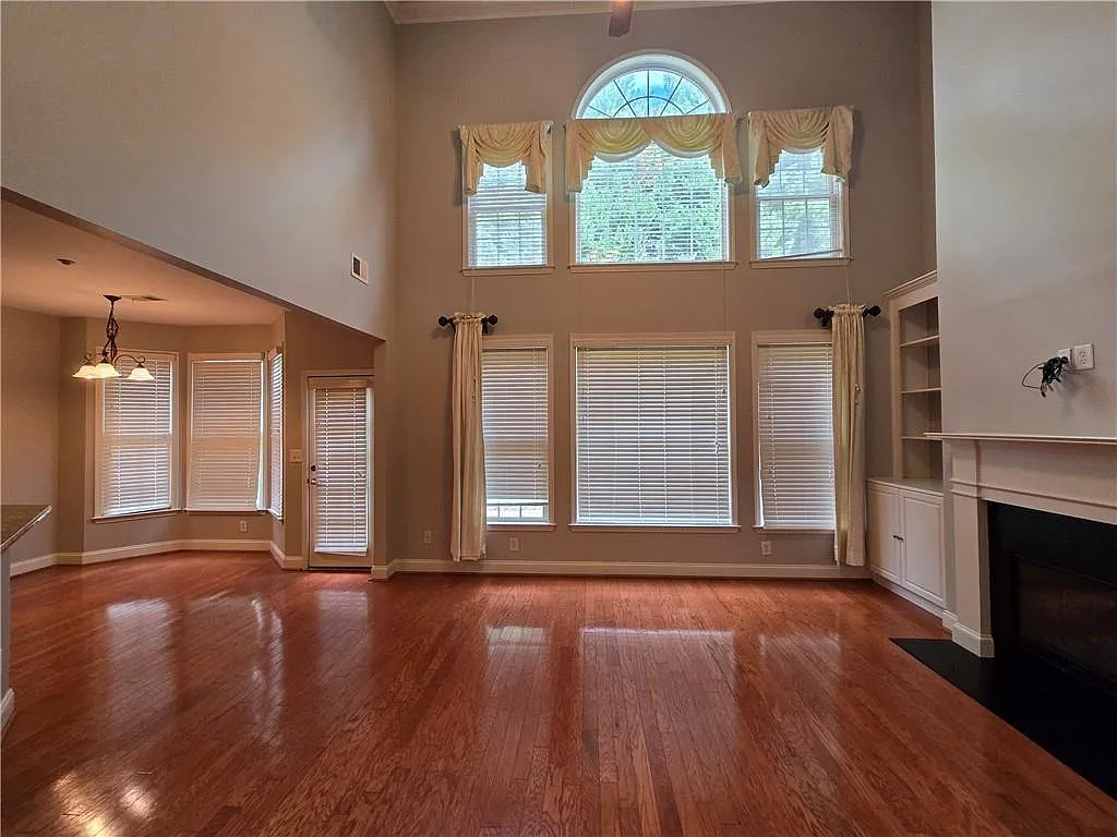 4 bed, 3.0 bath, 2944 sqft, $3,300 — Photo 3