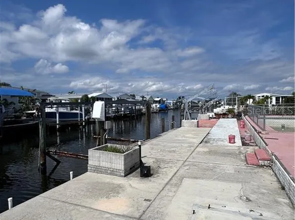 2961 Harpoon Ln #520, Saint James City, FL 33956