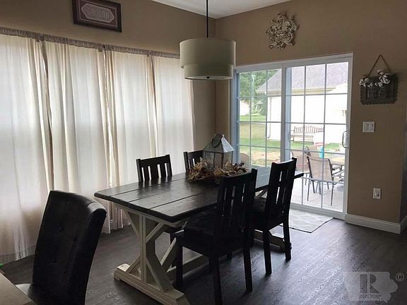 4th image of 3218 Avenue E