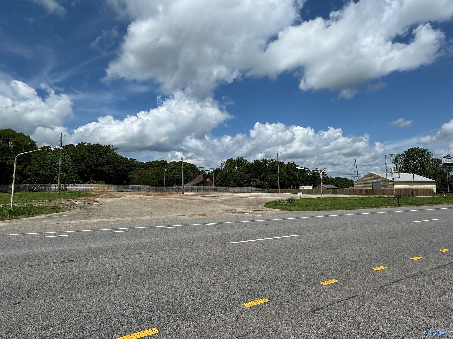 665 State Highway 231/431, Laceys Spring, AL 35754 | MLS #21860011 | Zillow