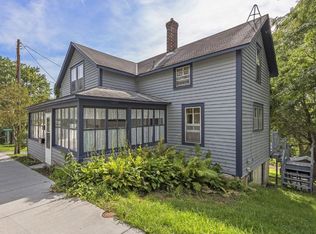 201 4th St W, Carver, MN 55315