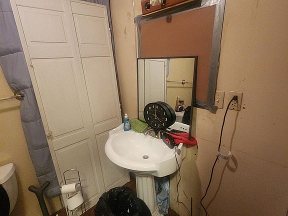5th image of 627 Geary St