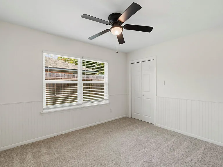 913 Meadowlane St — Photo 18