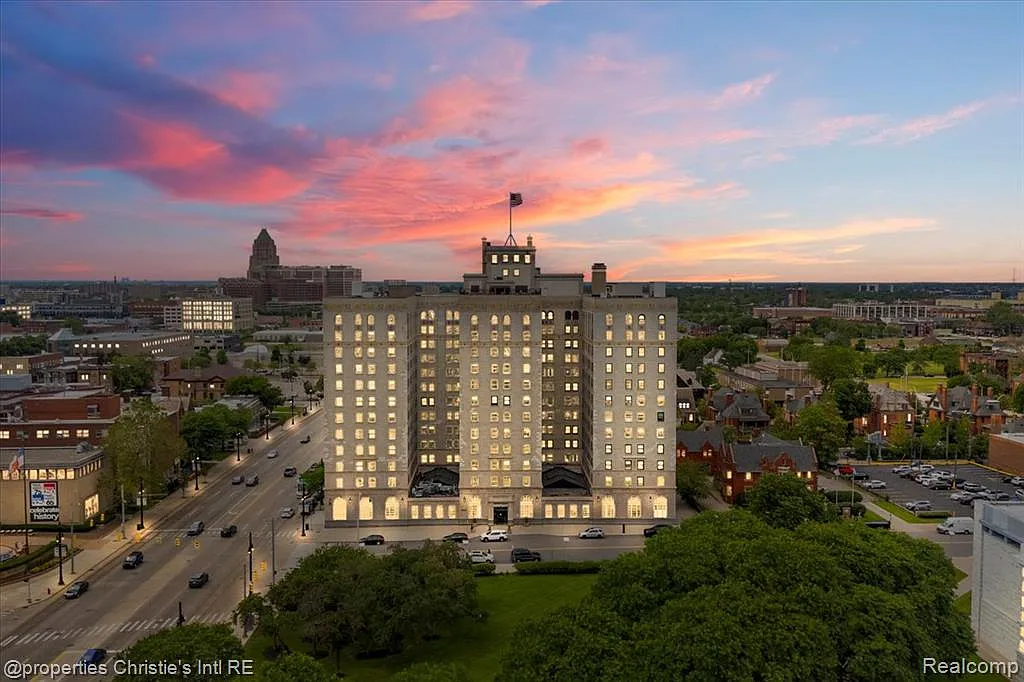 1 bed, 1.0 bath, 627 sqft, $1,500 — Photo 2